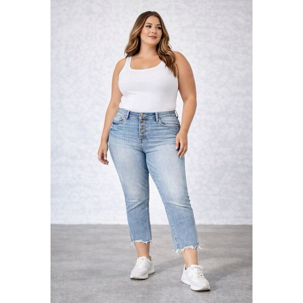 KanCan Size 22 Distressed Cropped Blue Jeans Button Fly Light Wash